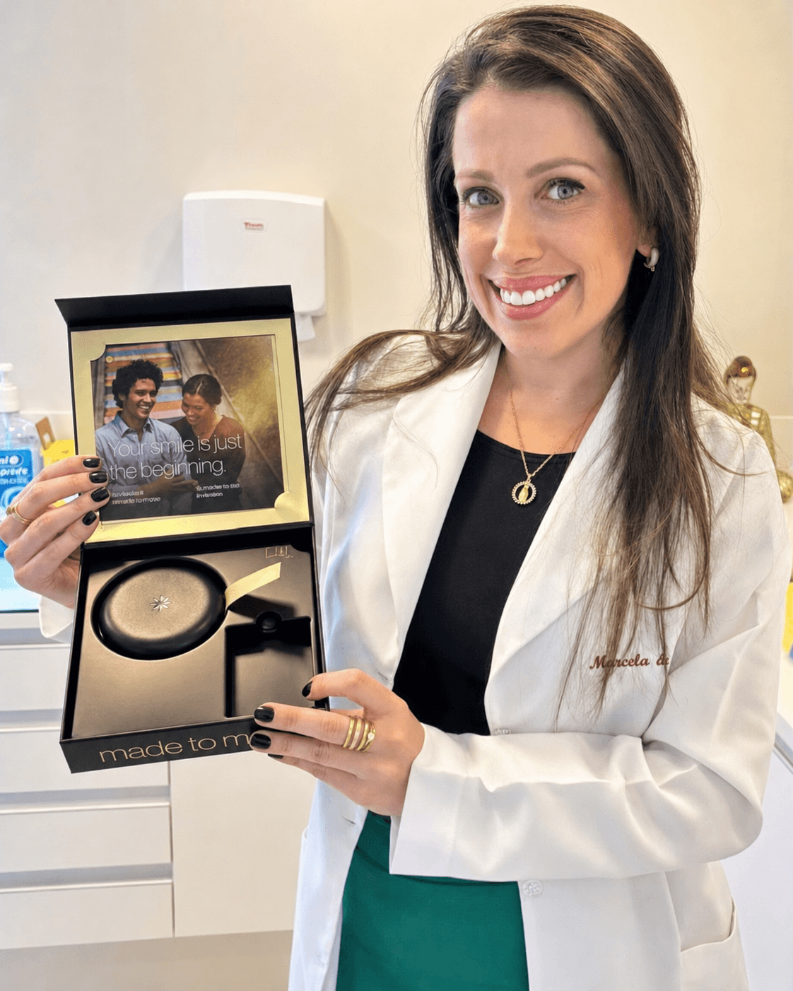 Dra. Marcela de Barros, dentista especialista em Ortodontia